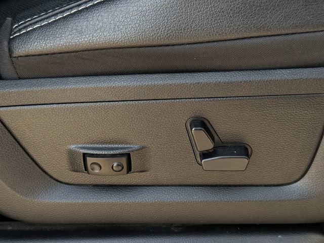 2018 RAM 1500 Laramie Crew Cab 4x4 5'7" Box