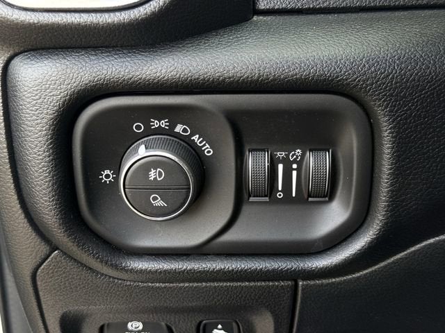 2022 RAM 1500 Laramie Crew Cab 4x4 5'7" Box