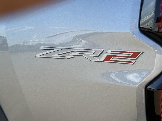 2025 Chevrolet Colorado ZR2 - Photo 11