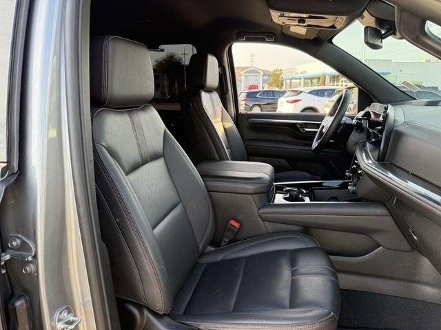 2025 Chevrolet Suburban RST