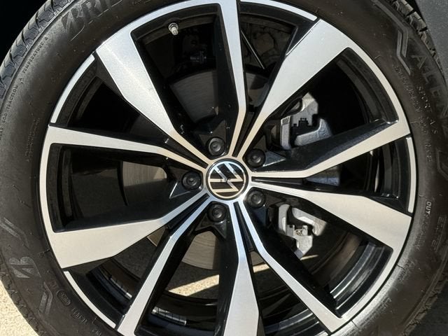 2026 Volkswagen Atlas Cross Sport SEL Premium R-Line