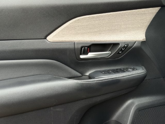 2025 Toyota Grand Highlander Limited - Photo 29